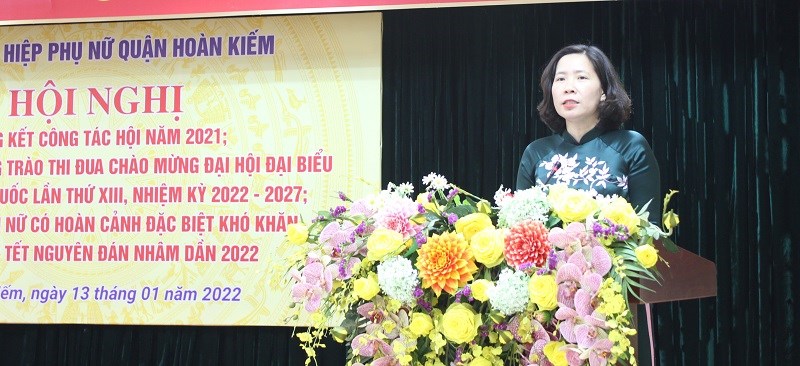 Đồng chí Lê Kim Anh, Chủ tịch Hội LHPN Hà Nội phát biểu chỉ đạo tại hội nghị