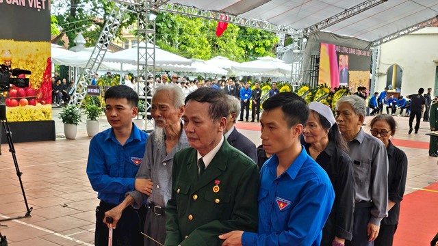 Thanh niên tình nguyện Thủ đô tham gia phục vụ Lễ Quốc tang 