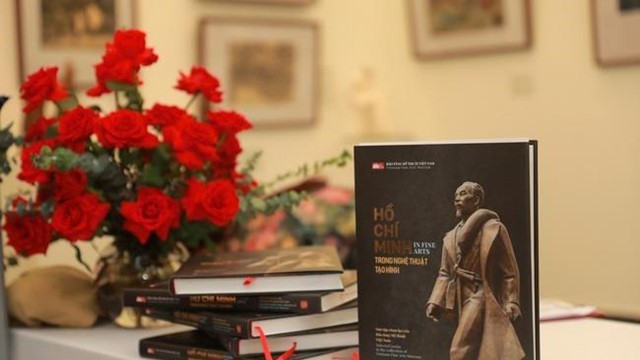 Ra mắt cuốn sách “Hồ Chí Minh trong nghệ thuật tạo hình”