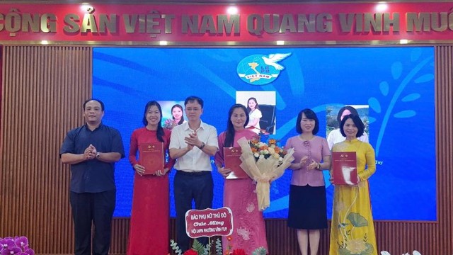 Hội LHPN phường Vĩnh Tuy công bố các quyết định về thành lập Hội LHPN phường 