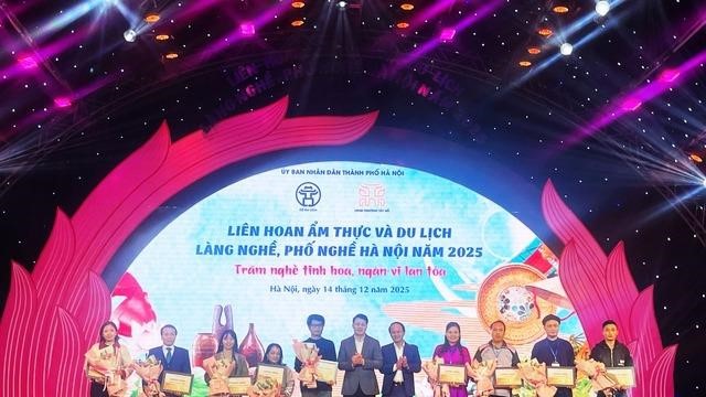 Hơn 30.000 lượt khách tham quan Liên hoan ẩm thực và du lịch làng nghề, phố nghề Hà Nội năm 2025