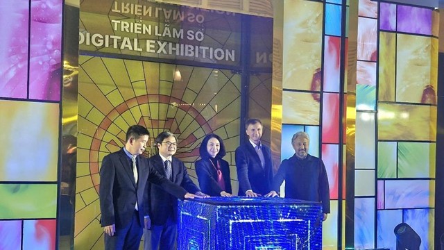  Khai mạc Không gian triển lãm số “Hà Nội Rạng Rỡ - Ánh sáng và Di sản”
