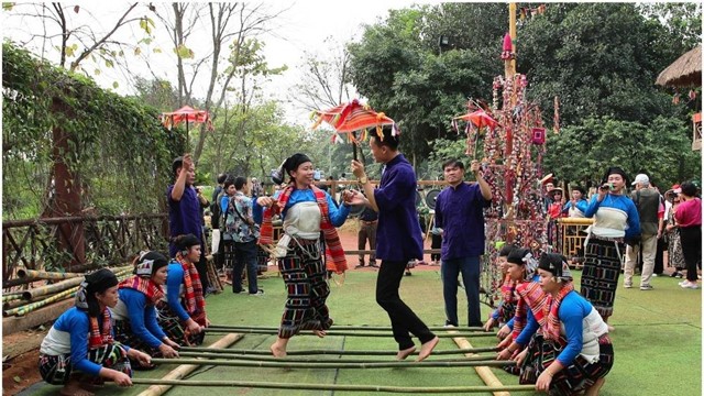 Trải nghiệm bản sắc văn hóa các dân tộc tại “Tết bản làng“