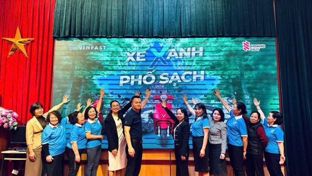 Phụ nữ phường Hai Bà Trưng ra mắt mô hình thi đua tham gia khắc phục 5 điểm nghẽn