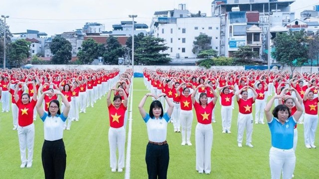 500 phụ nữ phường Từ Liêm đồng diễn dân vũ 