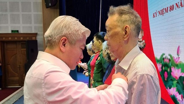 103 đảng viên phường Đại Mỗ được nhận Huy hiệu Đảng đợt 2/9/2025