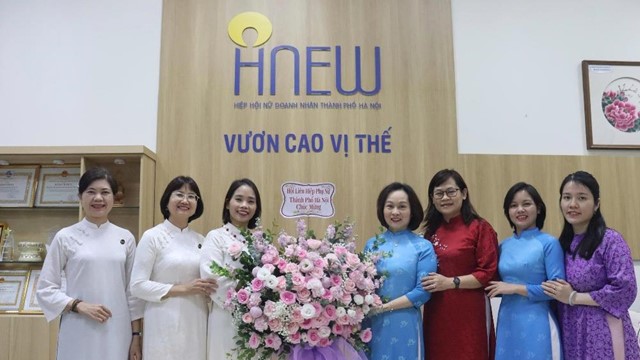Hội LHPN Hà Nội: Chúc mừng các nữ doanh nhân nhân Ngày doanh nhân Việt Nam