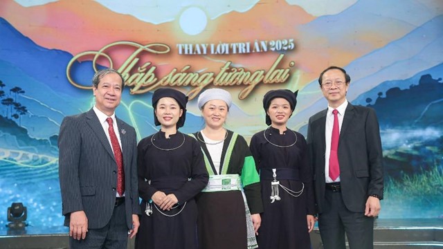 Người thầy đem lại nguồn ánh sáng cho lớp lớp thế hệ học trò