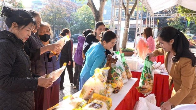 Phụ nữ Thủ đô đồng hành cùng hàng Việt Nam chất lượng cao