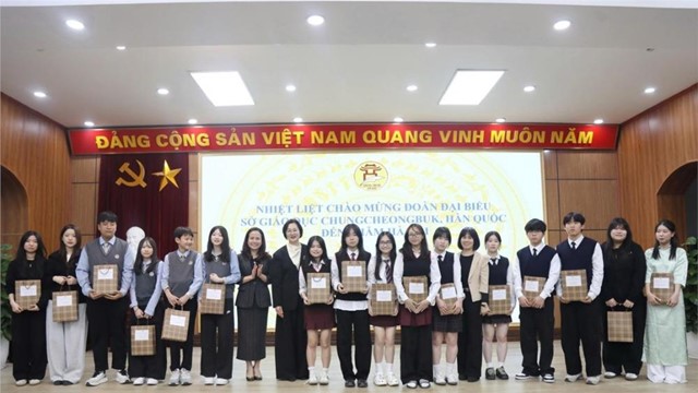 Đoàn học sinh Hàn Quốc học tập, giao lưu tại Hà Nội