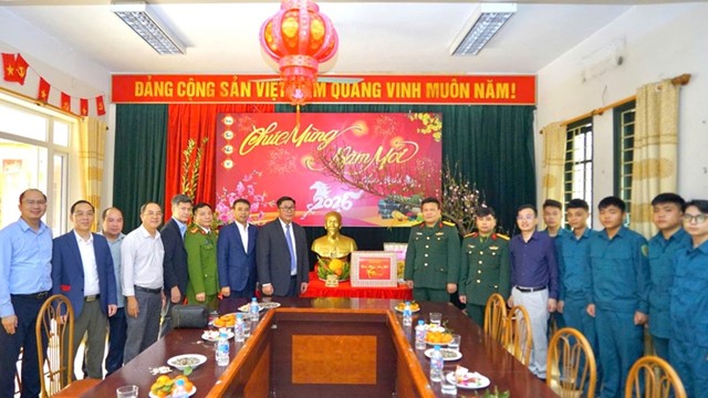 Lãnh đạo phường Từ Liêm thăm, động viên lực lượng trực Tết 