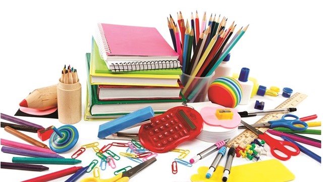 Chọn mua đồ dùng học tập cho năm học mới