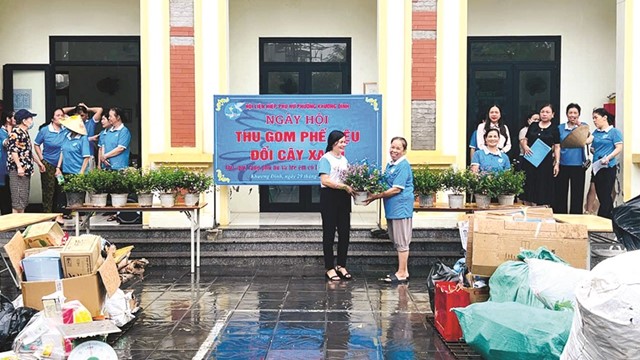 Phụ nữ Thủ đô tích cực thi đua làm nhiều việc tốt