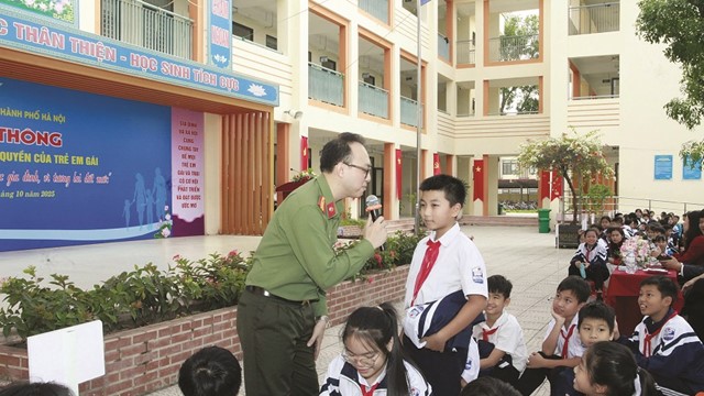 Chung tay tạo “lá chắn số” 