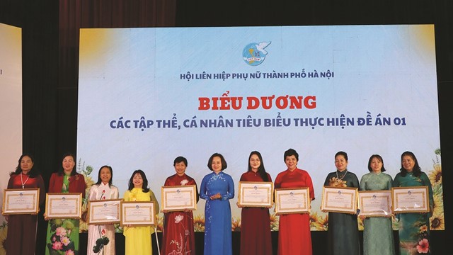 Phụ nữ tham gia xây dựng nông thôn mới, đô thị văn minh