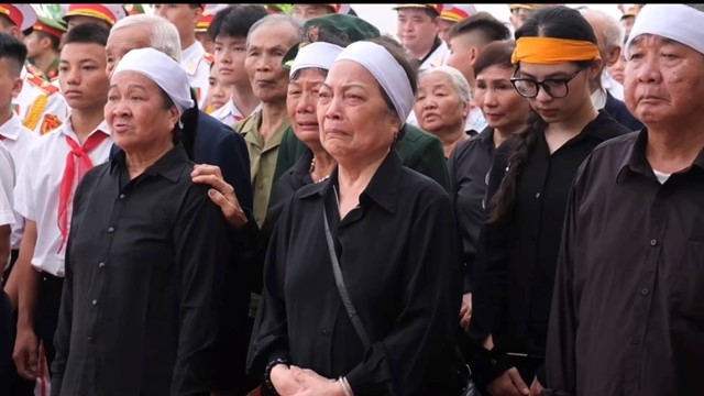 Gần 3.000 cán bộ, hội viên phụ nữ tiễn biệt Tổng Bí thư Nguyễn Phú Trọng về với đất Mẹ  ​