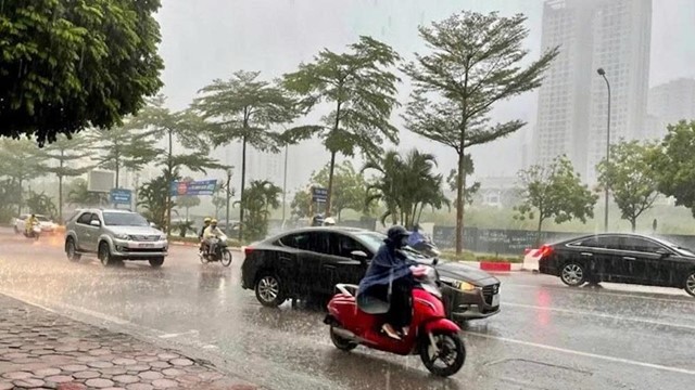 Hà Nội chủ động ứng phó với mưa lớn do hoàn lưu bão số 11 
