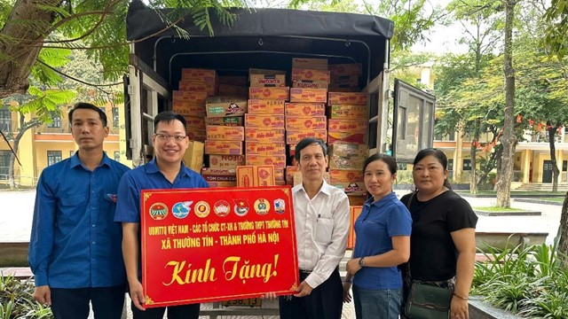 Tấm lòng người Hà Nội hướng về vùng lũ Trung Giã và Đa Phúc