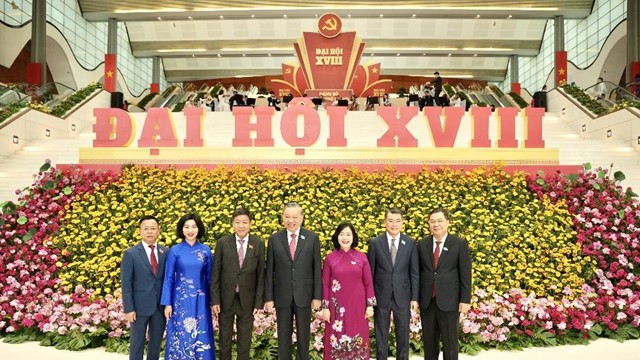 17 đồng chí được bầu vào Ban Thường vụ Thành ủy Hà Nội khóa XVIII