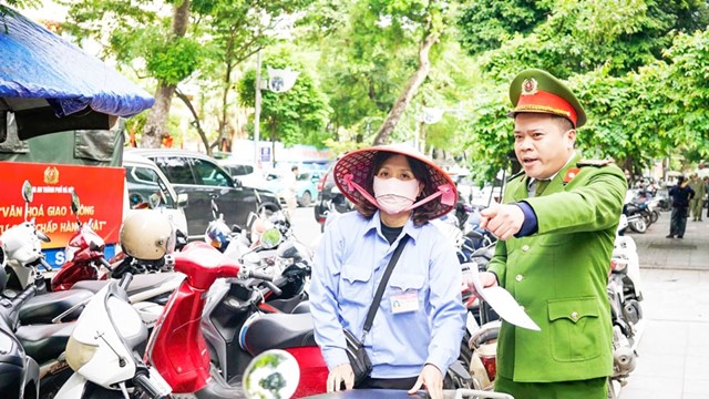 Huy động sức mạnh tổng hợp của cả hệ thống chính trị giải quyết triệt để điểm nghẽn về trật tự đô thị