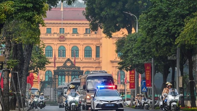 Công an thành phố Hà Nội tổ chức diễn tập phương án dẫn đoàn, xếp xe phục vụ Đại hội XIV