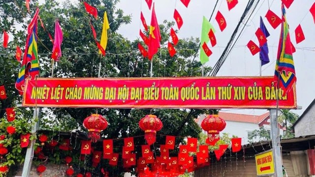 Các xã, phường Hà Nội trang hoàng cờ hoa, ra quân vệ sinh môi trường chào mừng Đại hội Đảng XIV