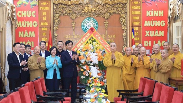 Bí thư Thành ủy Nguyễn Duy Ngọc thăm, chúc Tết Giáo hội Phật giáo Việt Nam và các đơn vị quân đội, công an  ​