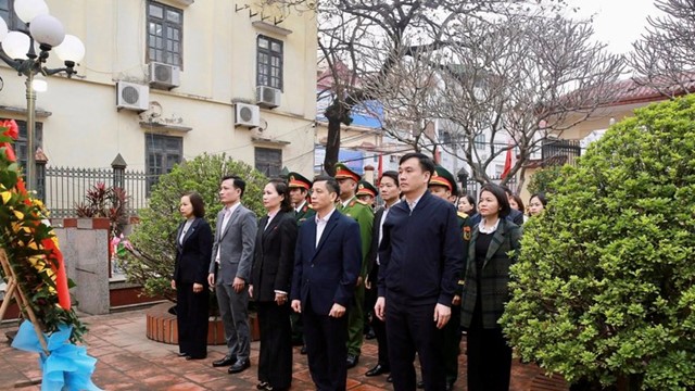 Phường Dương Nội viếng Nghĩa trang liệt sỹ nhân dịp Tết Nguyên đán Bính Ngọ