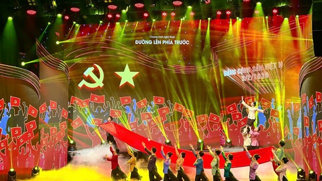 Cân bằng giữa “sức mạnh cứng” kinh tế và “sức mạnh mềm” văn hóa