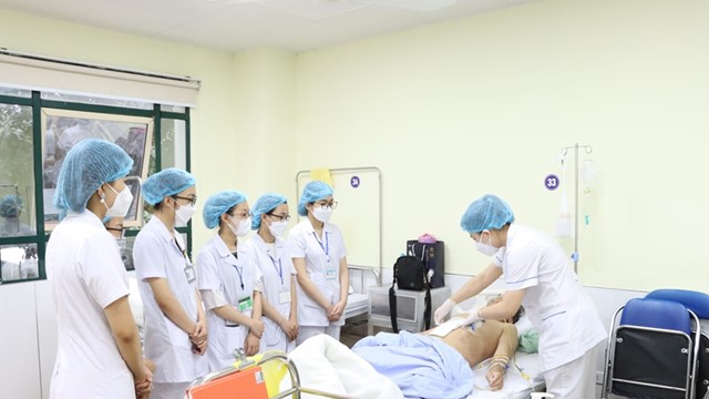 Điểm sàn nhóm ngành sức khỏe có cấp chứng chỉ hành nghề trình độ đại học năm 2025 thấp nhất 17 điểm
