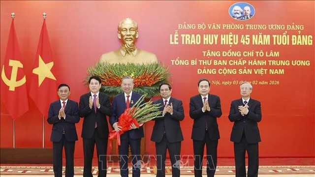 Lễ trao Huy hiệu 45 năm tuổi Đảng tặng Tổng Bí thư Tô Lâm