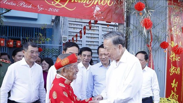 Tổng Bí thư Tô Lâm đến thăm, chúc Tết nhà nghiên cứu Nguyễn Đình Tư