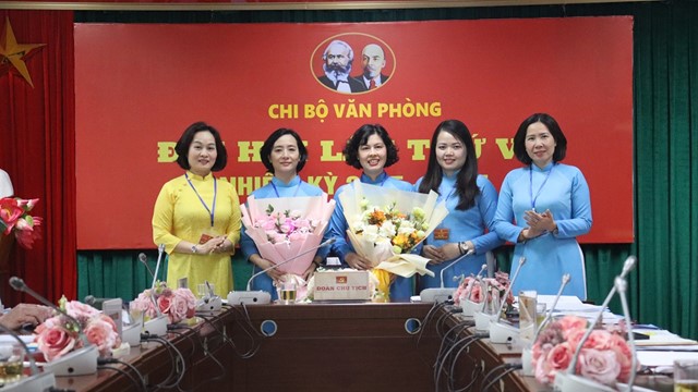 Đại hội Chi bộ Văn phòng Hội LHPN Hà Nội: Đoàn kết, đổi mới để phát triển bền vững