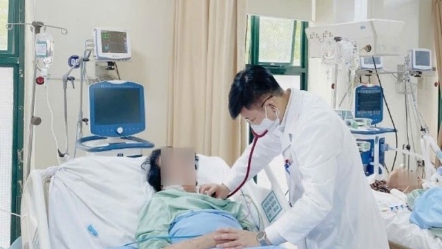 Điều trị thành công bệnh nhân cao tuổi tắc động mạch phổi cấp biến chứng sốc
