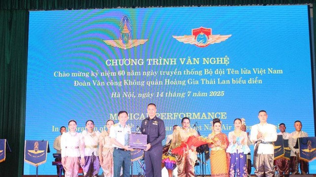 Giao lưu văn nghệ đặc biệt giữa Đoàn Văn công Không quân Thái Lan và Sư đoàn Phòng không 361