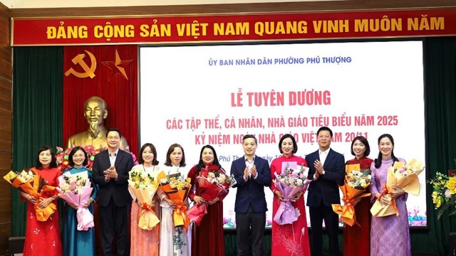  Biểu dương những đóng góp to lớn cho sự nghiệp “trồng người”