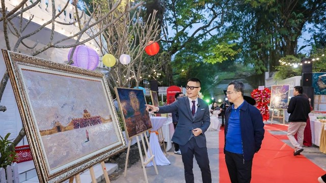 Họa sĩ 9X và câu chuyện phía sau hai bức sơn mài giá 100.000 USD