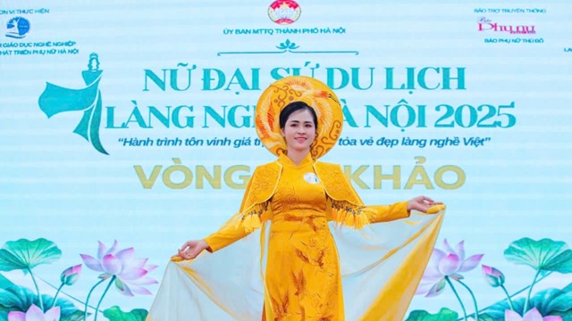 Người phụ nữ kể chuyện nghề xây dựng quê hương bằng niềm tự hào