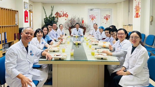 Ấm áp bữa cơm công đoàn Bệnh viện Hữu Nghị