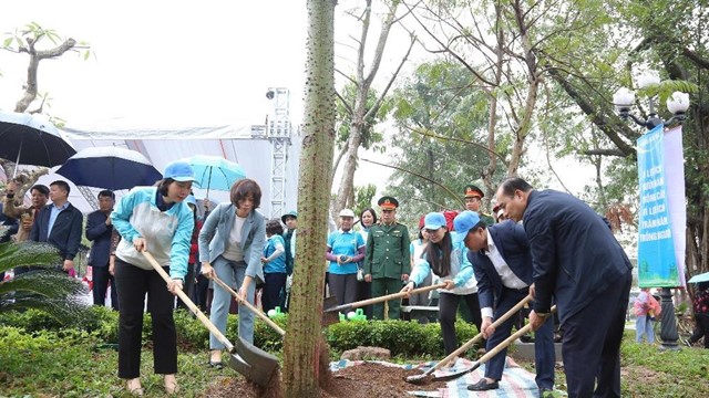 Tết trồng cây “Đời đời nhớ ơn Bác Hồ” tại Công viên Võ Thị Sáu