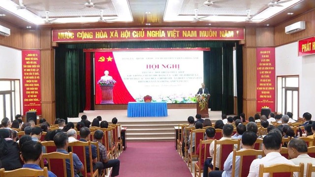 Phụ nữ Đông Anh tham gia Hội nghị đối thoại với Bí thư Đảng ủy xã