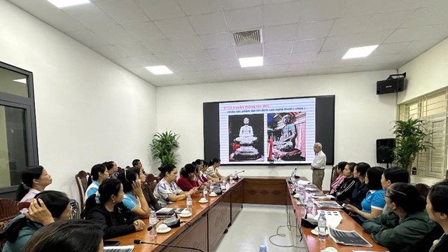 Hội LHPN xã Thư Lâm: Tập huấn thiết kế sản phẩm thủ công mỹ nghệ cho hội viên