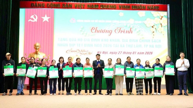 Hội LHPN xã Thư Lâm: Phối hợp trao quà Tết cho gia đình hội viên có hoàn cảnh khó khăn