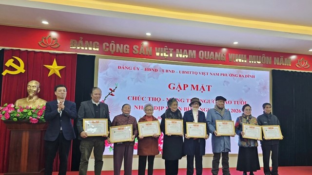 Phường Ba Đình mừng thọ người cao tuổi nhân dịp Xuân Bính Ngọ 2026