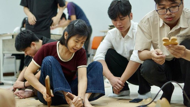 Người “giữ lửa” làng nghề bằng tâm huyết và đôi tay sáng tạo