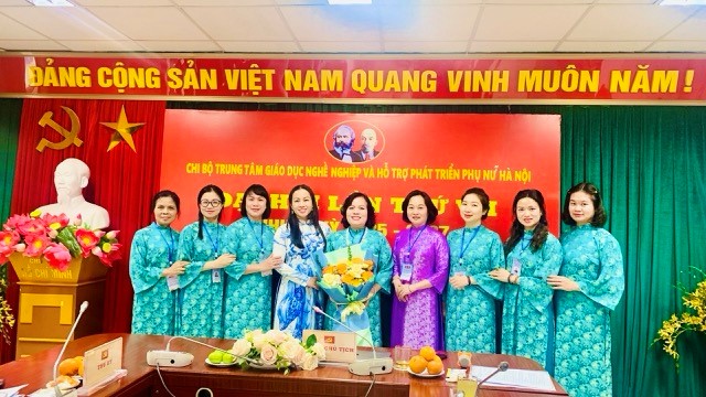 Đại hội Chi bộ Trung tâm Giáo dục nghề nghiệp và hỗ trợ phát triển phụ nữ Hà Nội thành công tốt đẹp