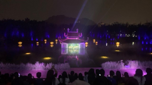 Về hội chùa Thầy, thưởng thức show diễn múa rối nghệ thuật Cội nguồn