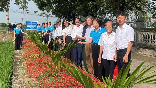 Xã Ứng Thiên: Nhiều tuyến đường hoa chào mừng Đại hội Đảng bộ lần thứ I