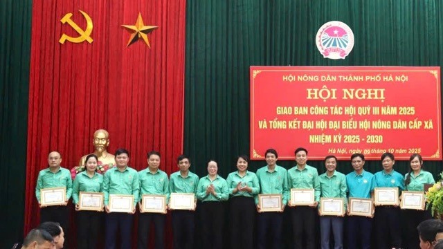 Hội Nông dân Hà Nội tặng bằng khen 22 tập thể Hội Nông dân xã, phường có thành tích xuất sắc