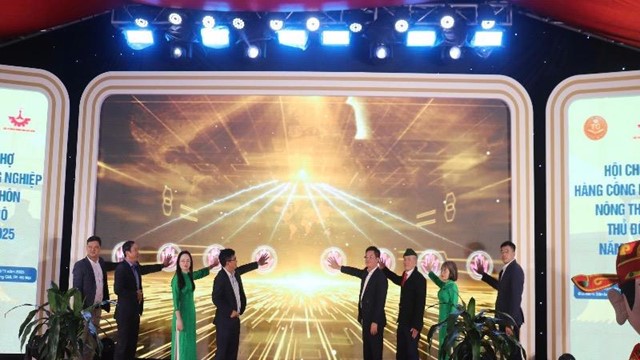 Khai mạc Hội chợ hàng công nghiệp nông thôn Thủ đô tại xã Trung Giã: Thúc đẩy liên kết sản xuất – tiêu thụ bền vững